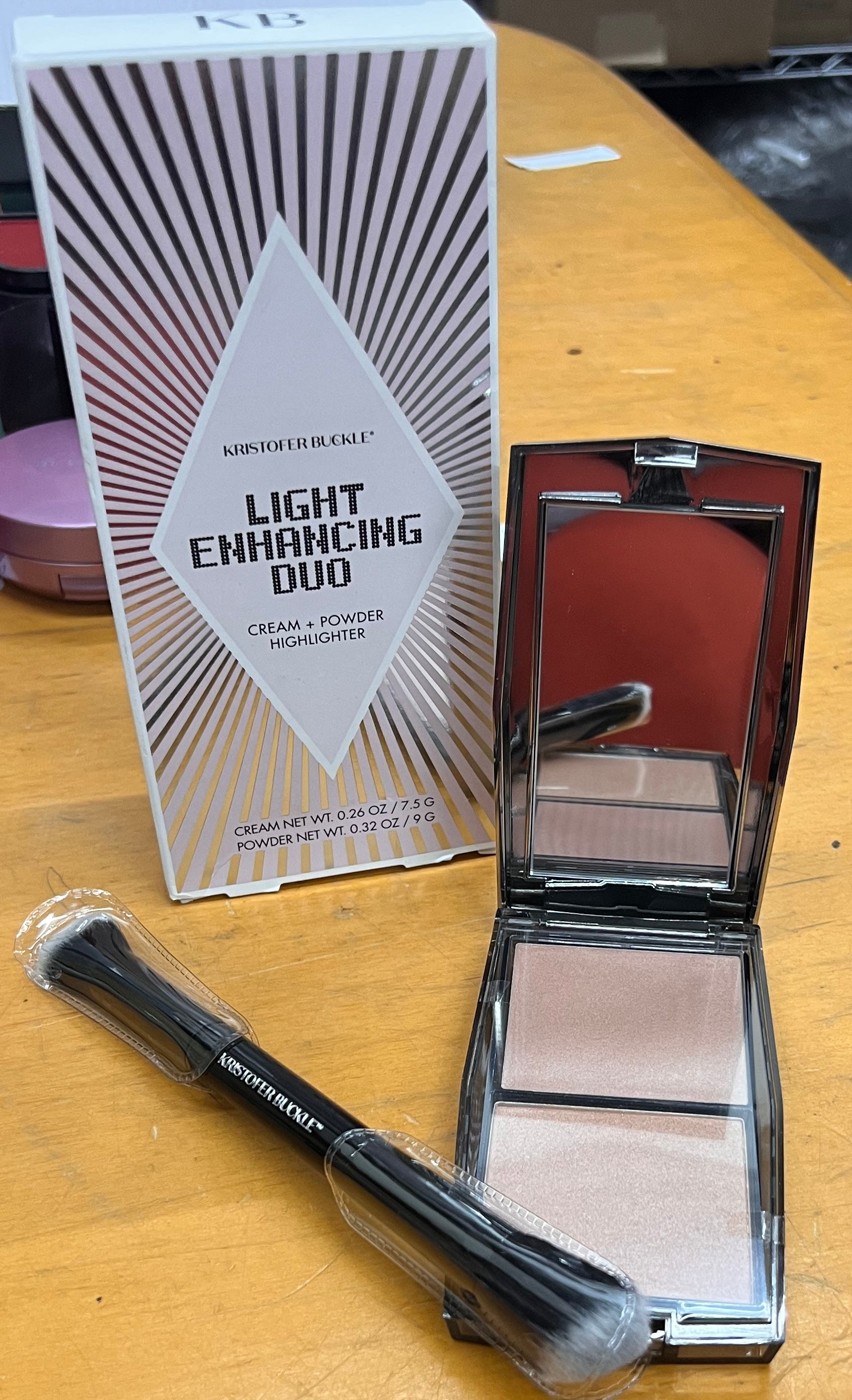 Kristofer Buckle Light Enhancing Duo w/ Dual Ended Brush Face Makeup Highlighter