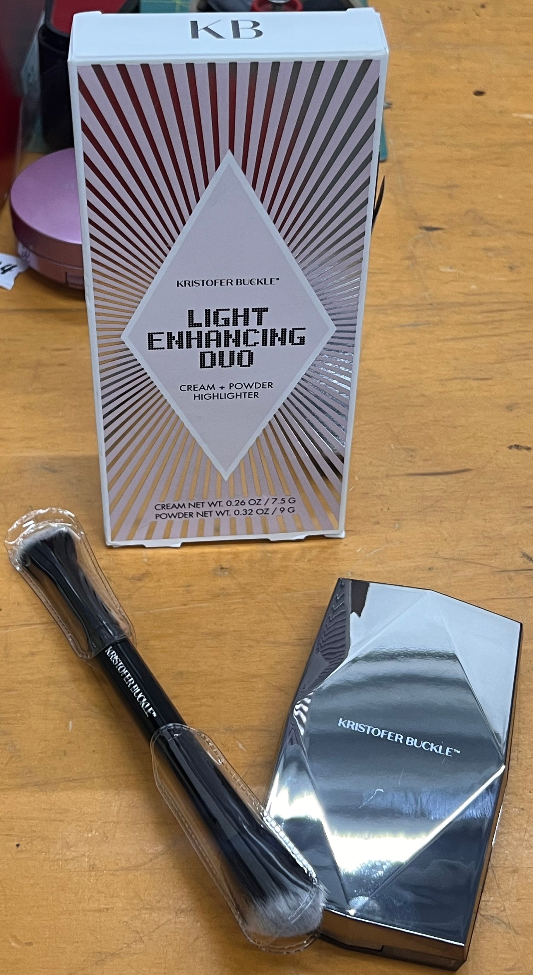 Kristofer Buckle Light Enhancing Duo w/ Dual Ended Brush Face Makeup Highlighter