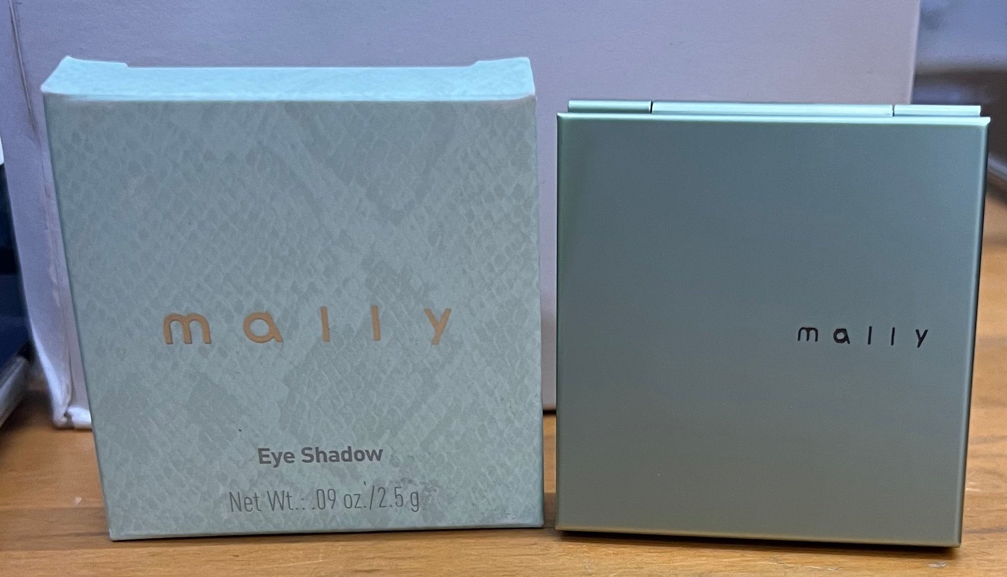 Mally Beauty Knockout Eyeshadow Pressed Powder Green Case 0.09 oz Rare HTF
